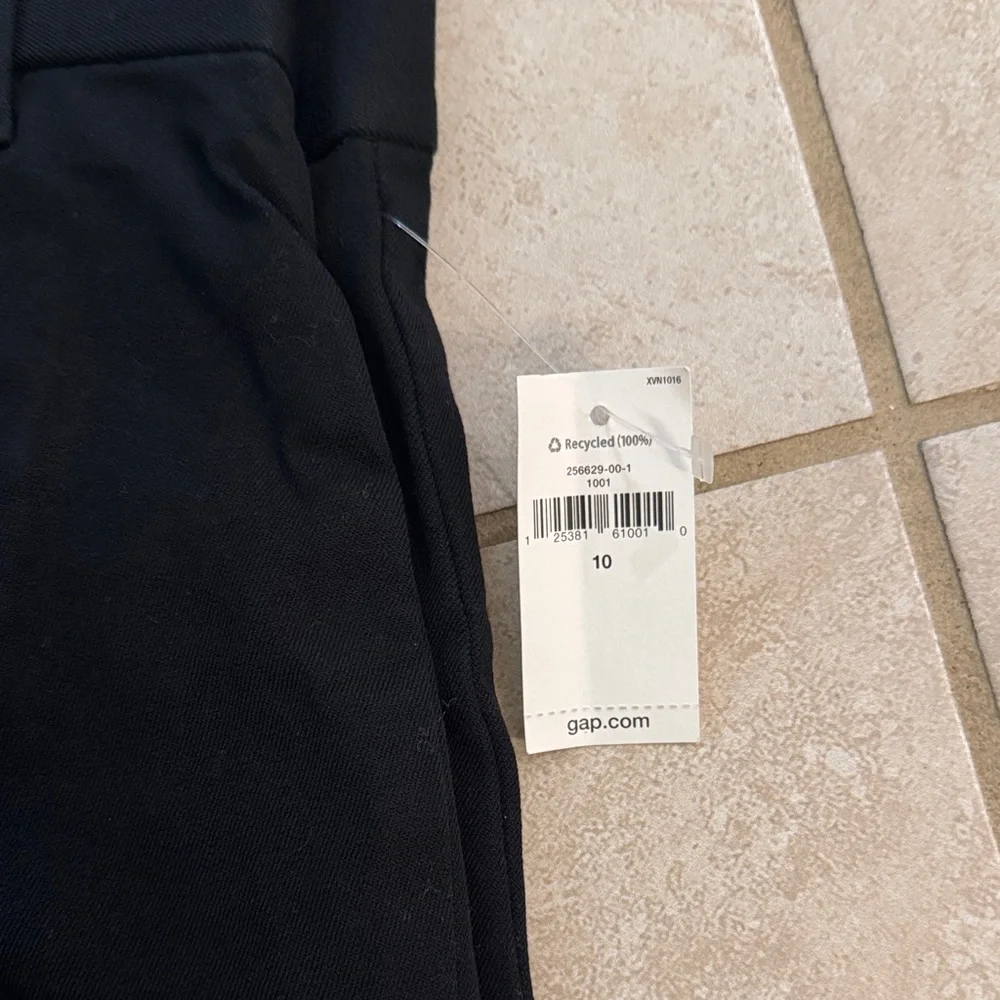 GAP Black Skinny Ankle Pants with Scalloped White Embroidery Hem